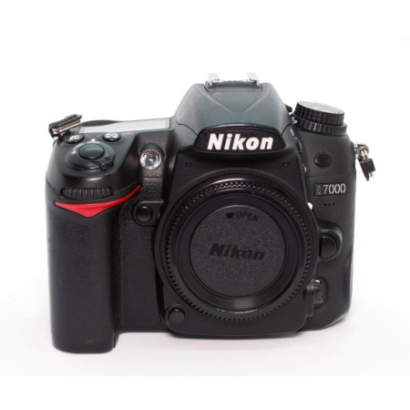 Nikon D7000 (cuerpo) con 14.686 disparos