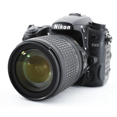 Nikon D7000 - Negro + Nikkor AF-S Nikkor 18-105mm f/3.5-5.6 G ED VR (6.589 disparos)